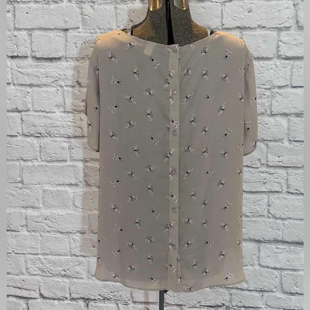 Torrid Womens Size 3 Gray Abbey Moth Georgette Button Blouse Short Sleeve - Picture 4 of 5